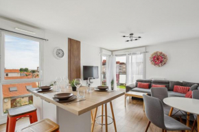 Chic and comfortable apart with parking and balcony